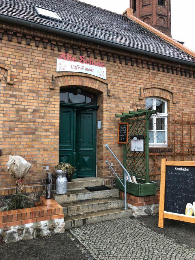 Alte Schule Café und Pension Drehna Exterior foto