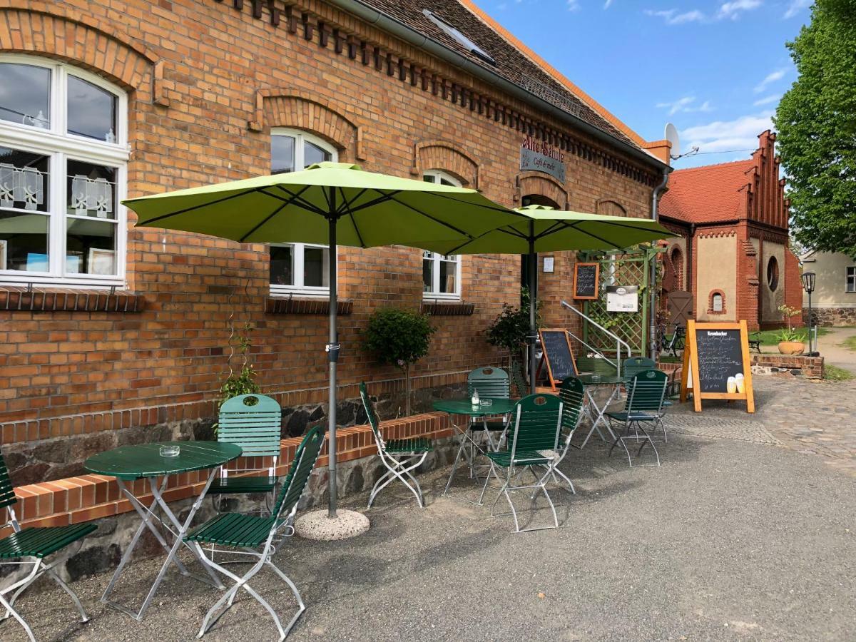 Alte Schule Café und Pension Drehna Exterior foto